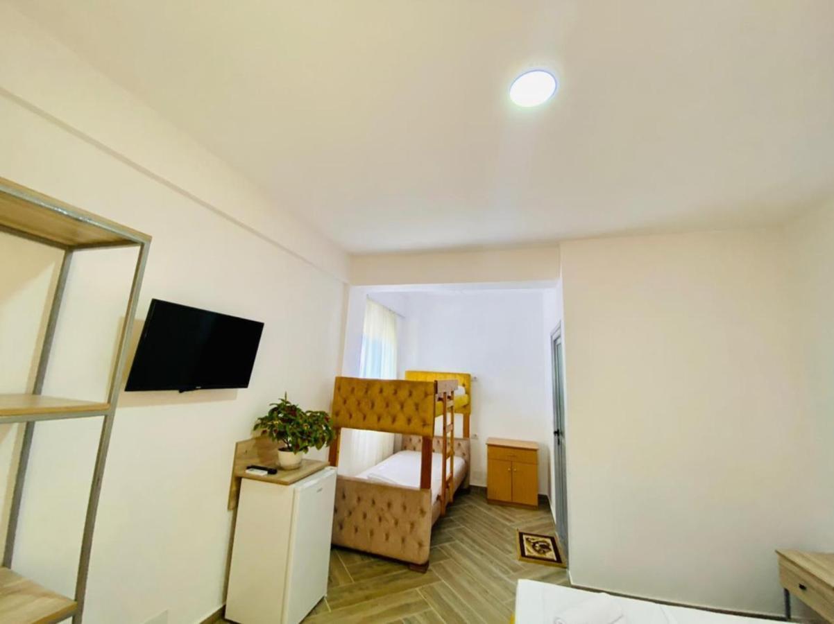 Bunec Seascape Villa Piqeras ภายนอก รูปภาพ