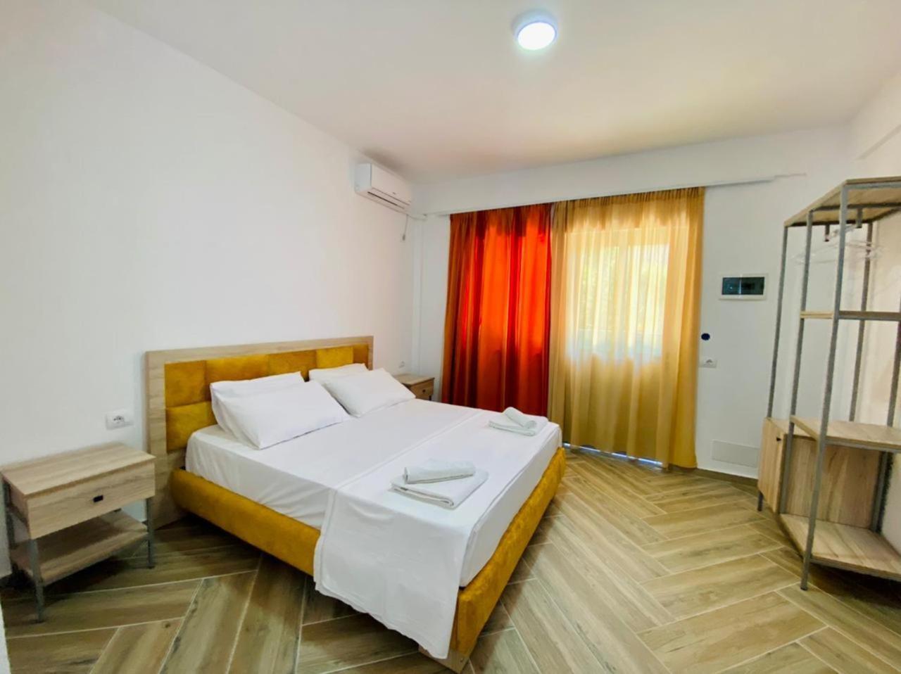 Bunec Seascape Villa Piqeras ภายนอก รูปภาพ