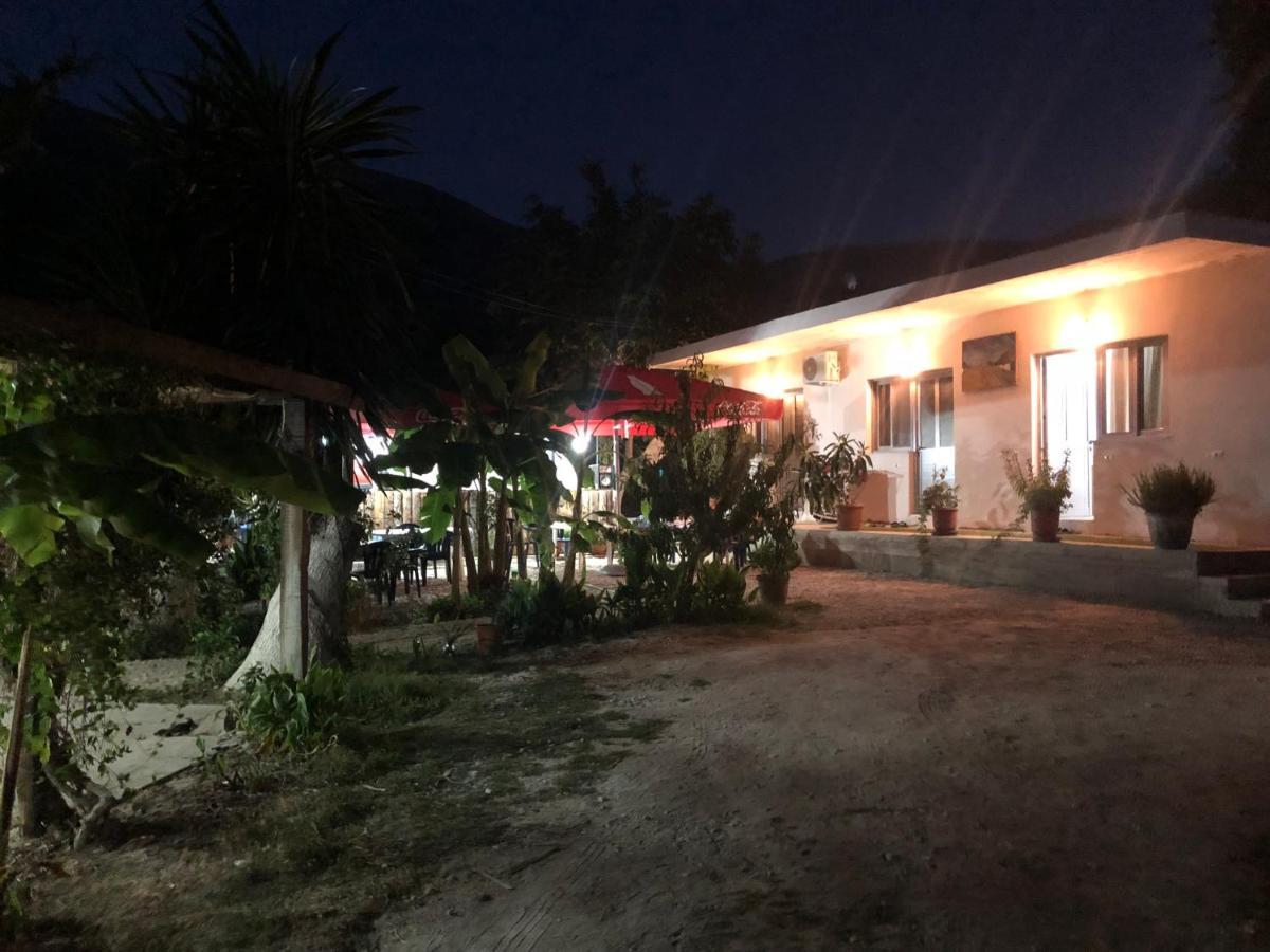 Bunec Seascape Villa Piqeras ภายนอก รูปภาพ