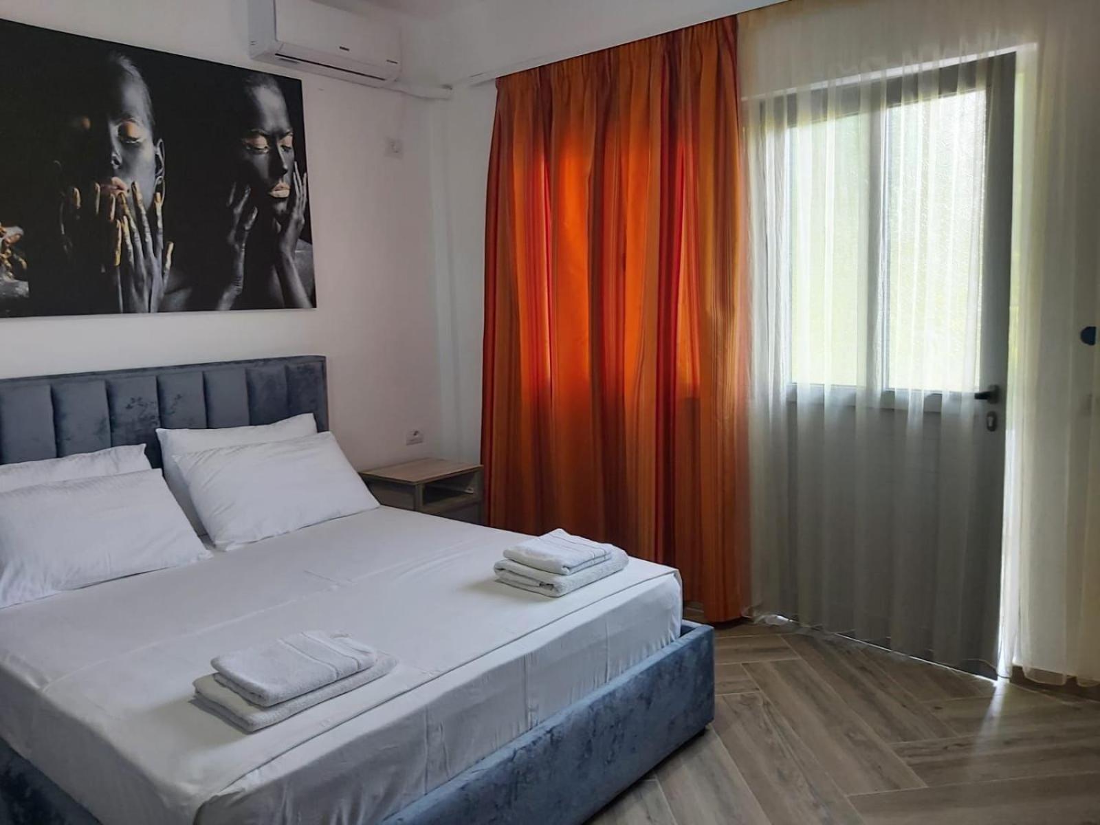 Bunec Seascape Villa Piqeras ภายนอก รูปภาพ