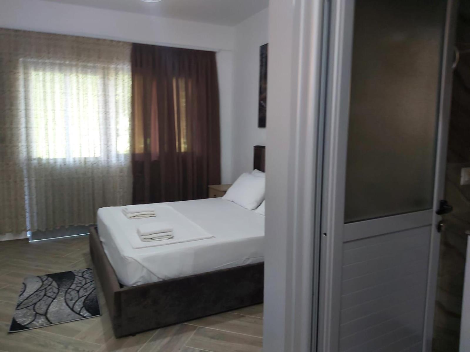 Bunec Seascape Villa Piqeras ภายนอก รูปภาพ