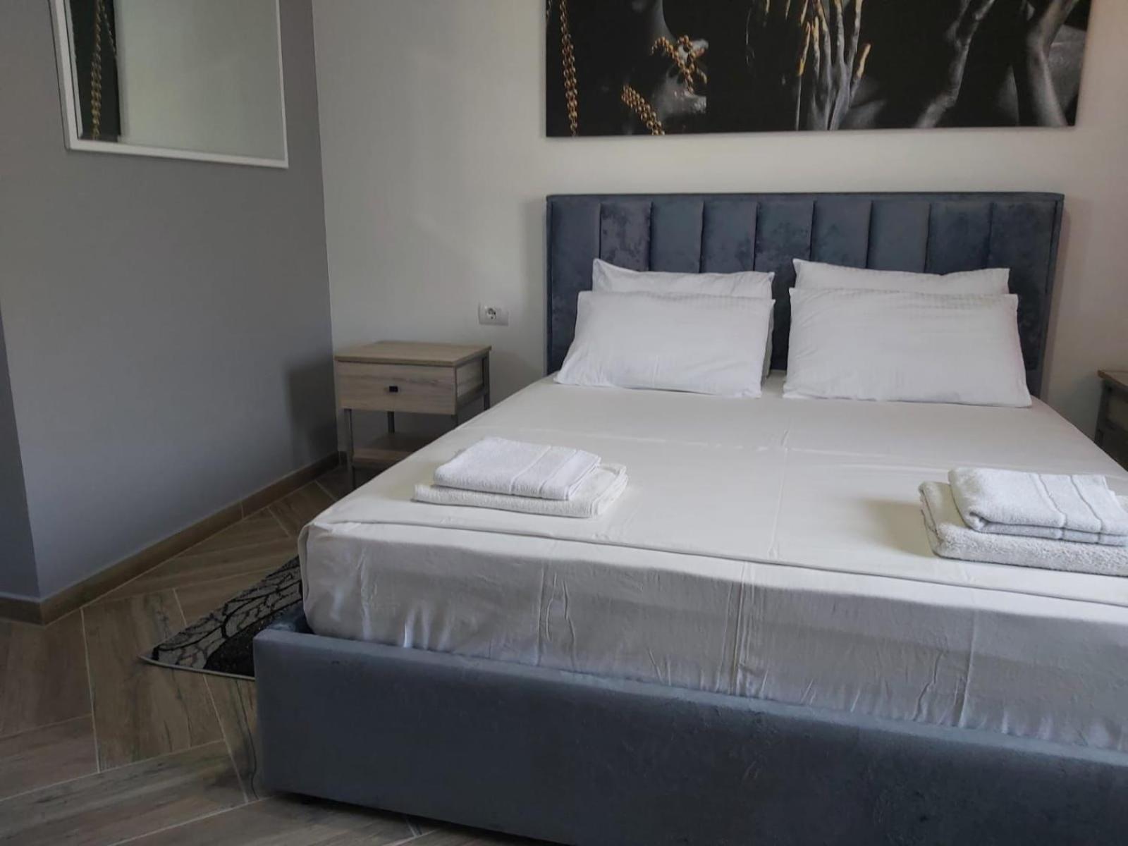 Bunec Seascape Villa Piqeras ภายนอก รูปภาพ