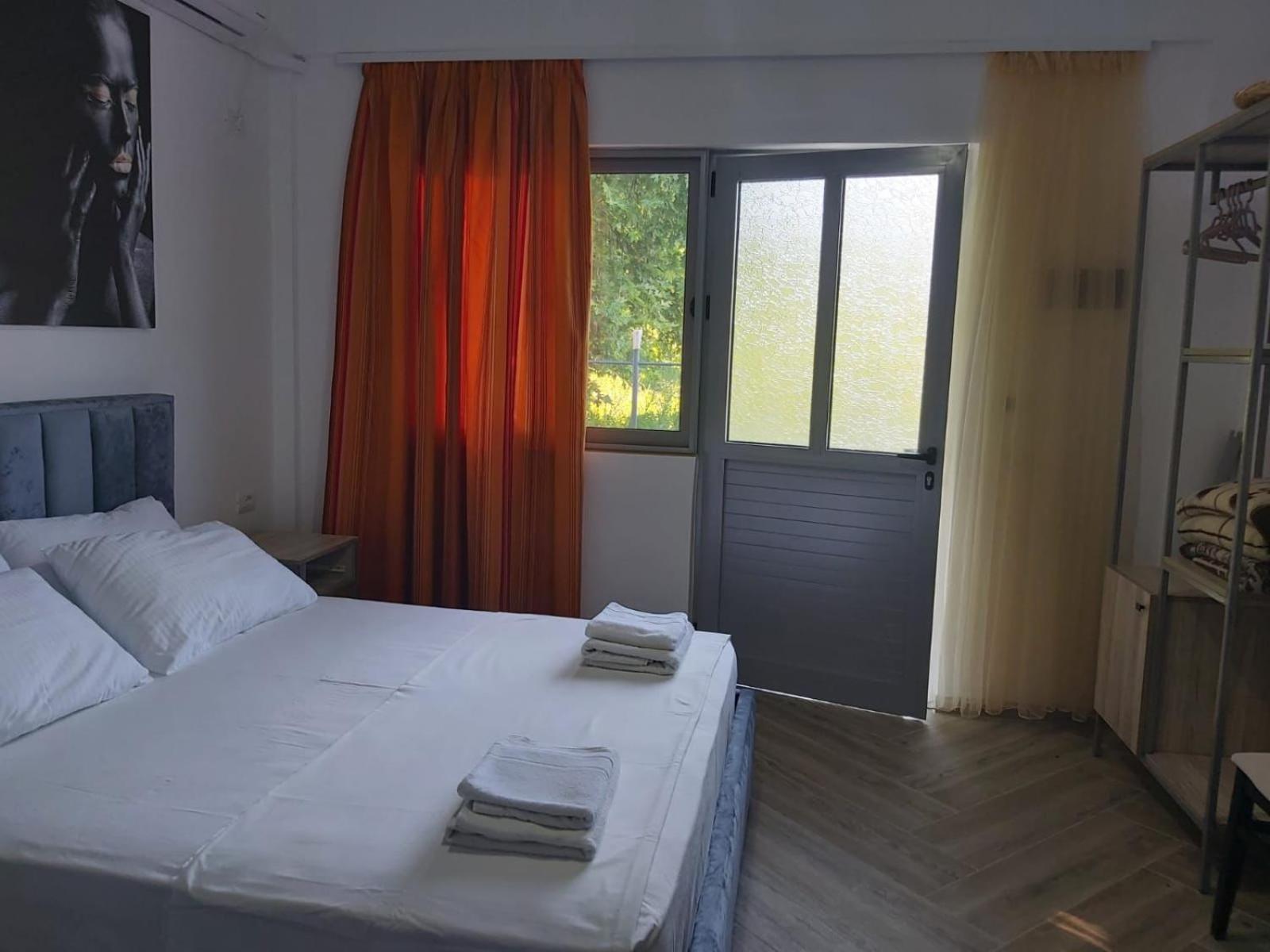 Bunec Seascape Villa Piqeras ภายนอก รูปภาพ