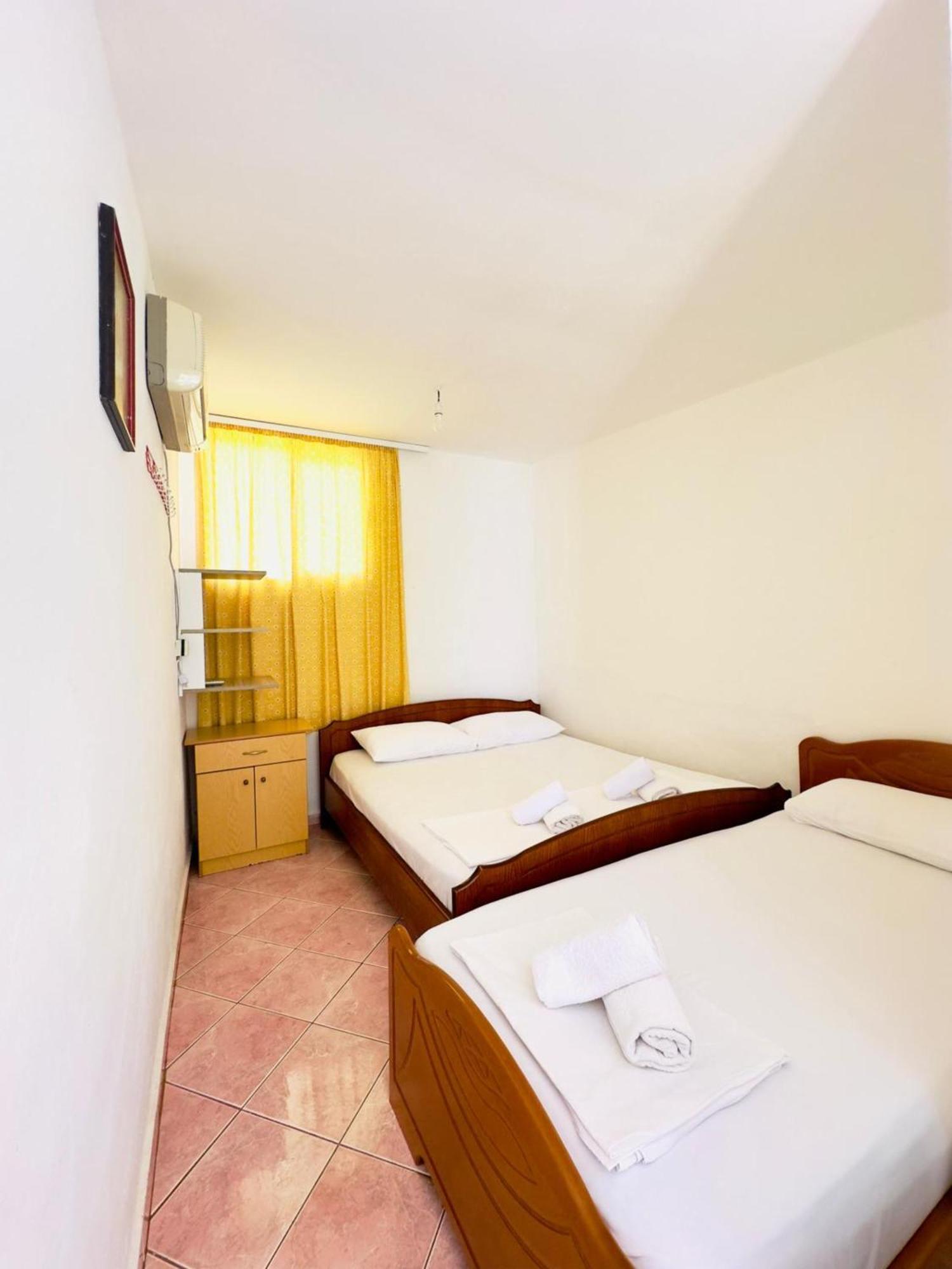 Bunec Seascape Villa Piqeras ภายนอก รูปภาพ